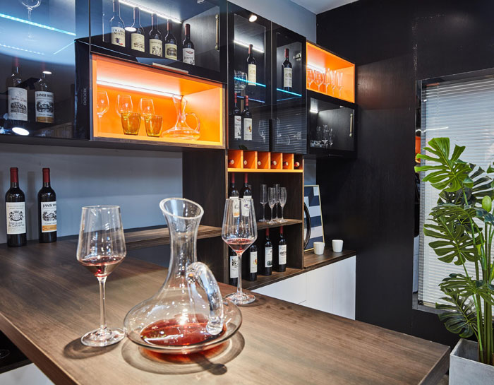 老蒋NG电子游戏定制家居店酒柜设计